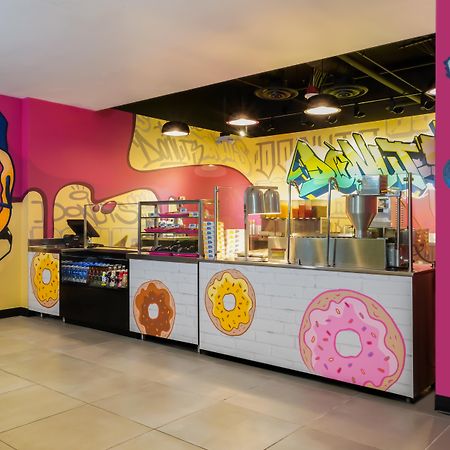 The Linq Hotel And Casino Las Vegas Exterior photo Nitro Tea & Coffee