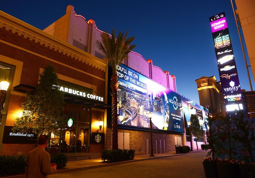The Linq Hotel And Casino Las Vegas Exterior photo The L'Azzura shopping mall in Las Vegas